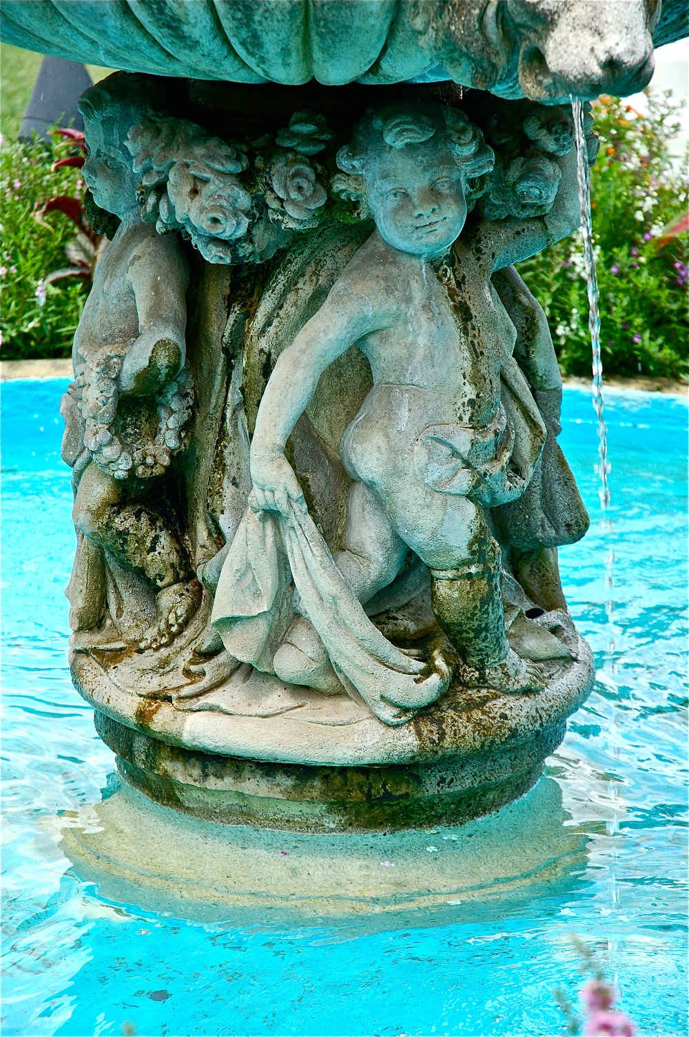 I just don't get little fat children around a fountain