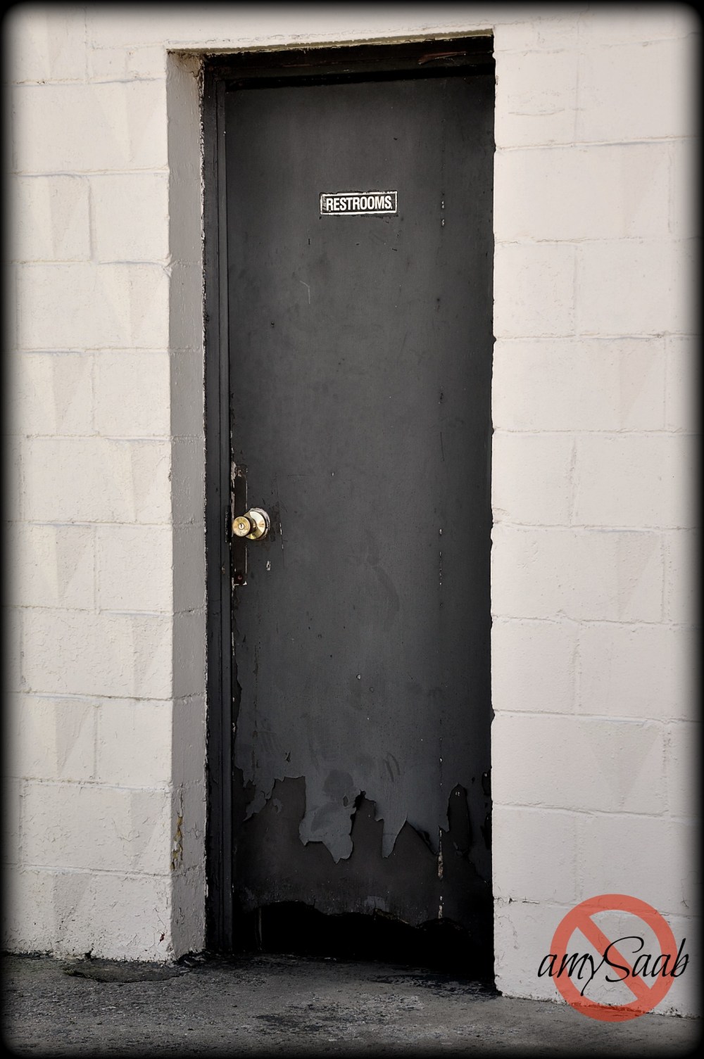 here is the key or you can just shimmy your way through the door