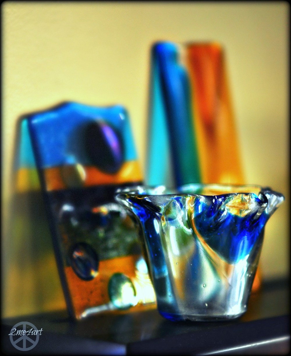 cast colorful shadows